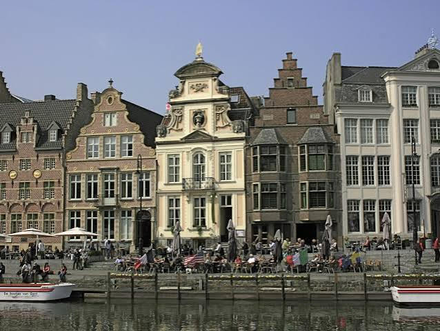 Zicht op de Graslei en Korenlei, Gent