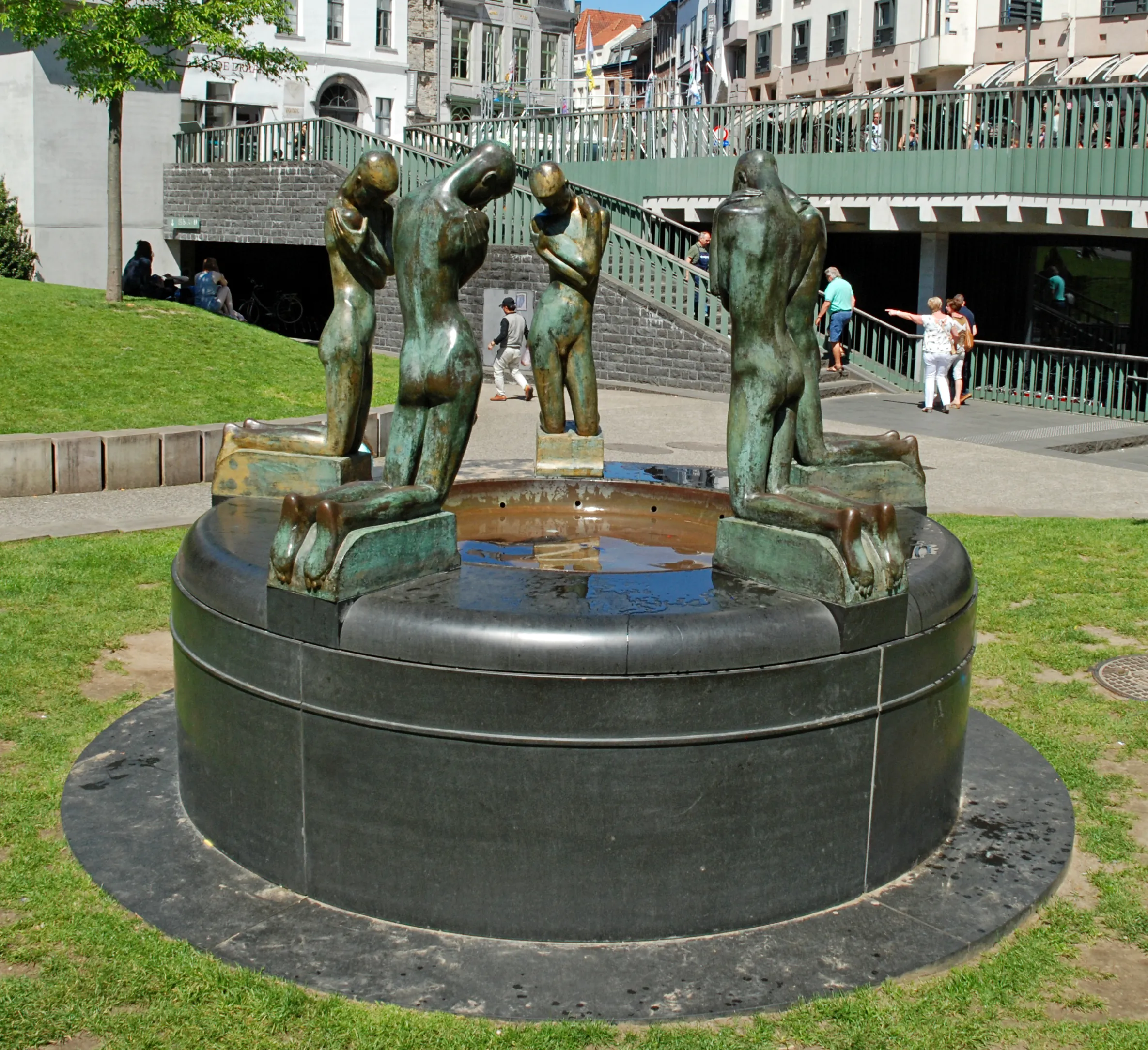 Fountain of Kneeling Youths