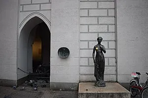 Juliet Statue